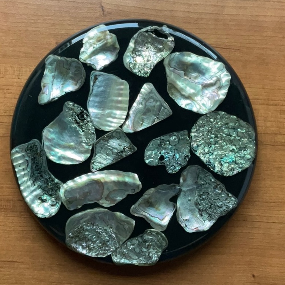 NWOT Vintage abalone and black lacquer trivit